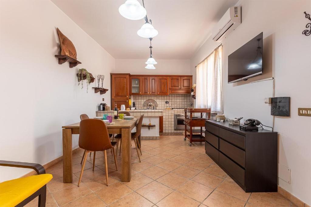 Lägenhet Comodo Loft Vicino La Metro Battistini Con Garage Rom