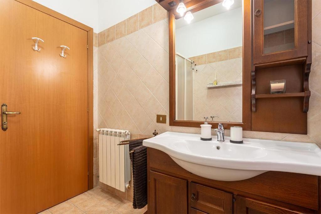 Comodo Loft Vicino La Metro Battistini Con Garage * Rom
